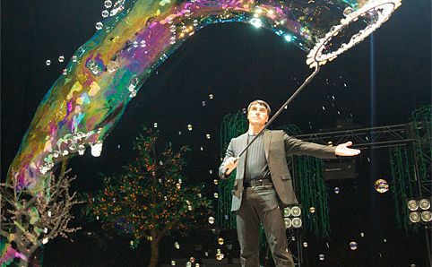 18-time Guinness World Record holder Fan Yang and a giant bubble.